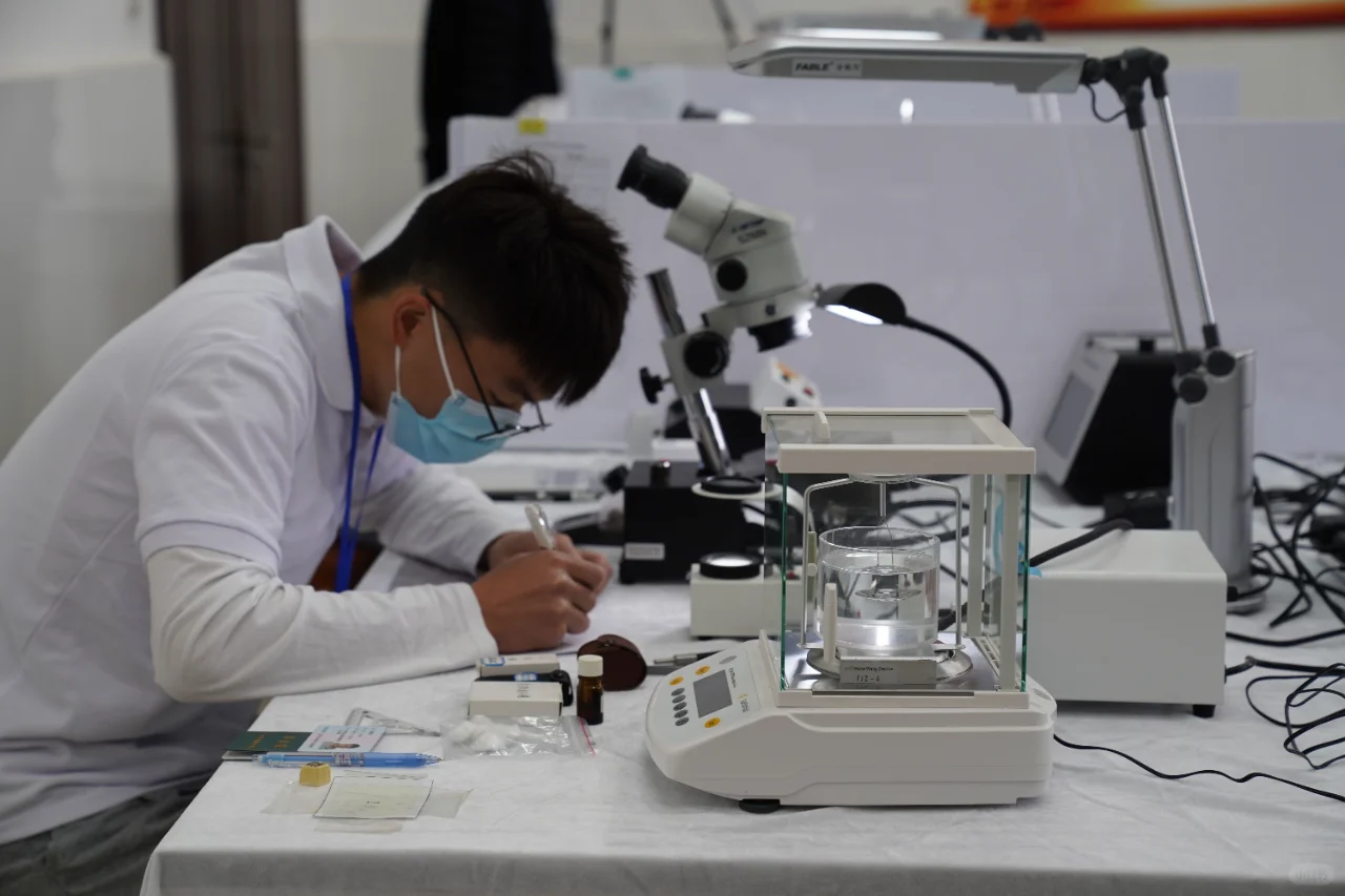 珠宝在实验室到底是如何检测的?