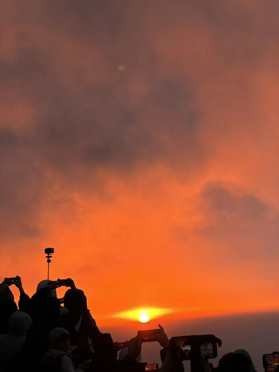 泰山夜爬的烟人怎么那么多!!