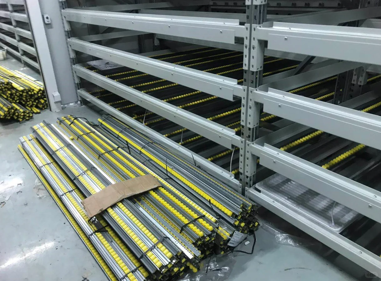 荷兰进口温室设备栽培架卸车