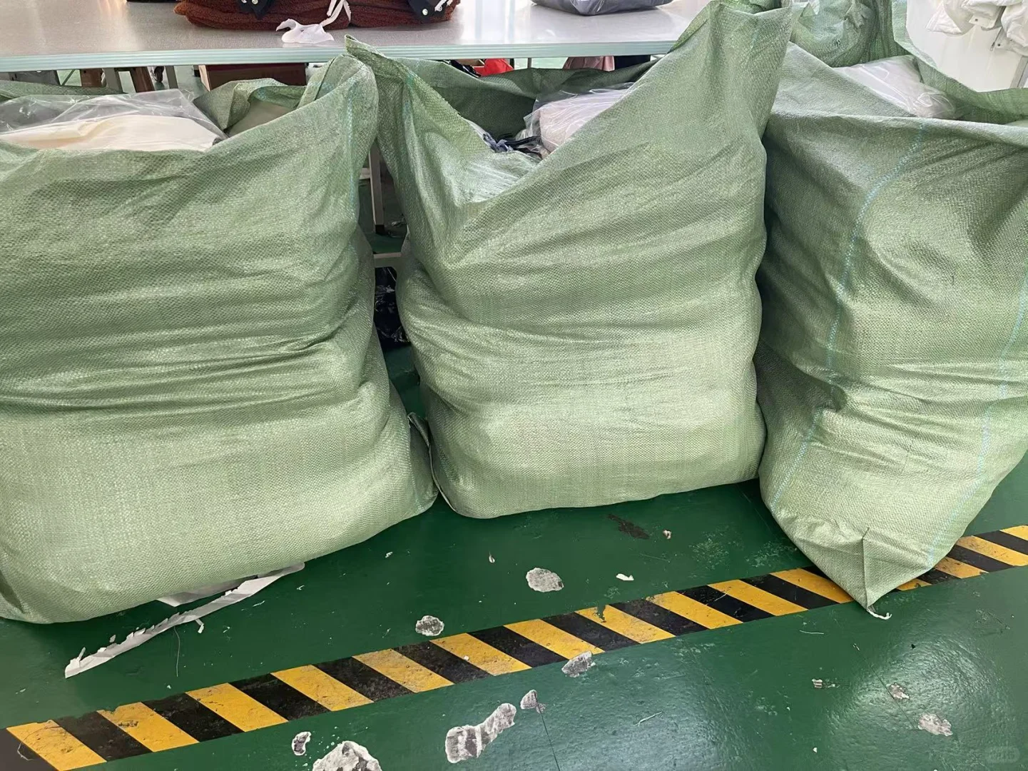 家里有个一百多人的服装厂没订单怎么办?