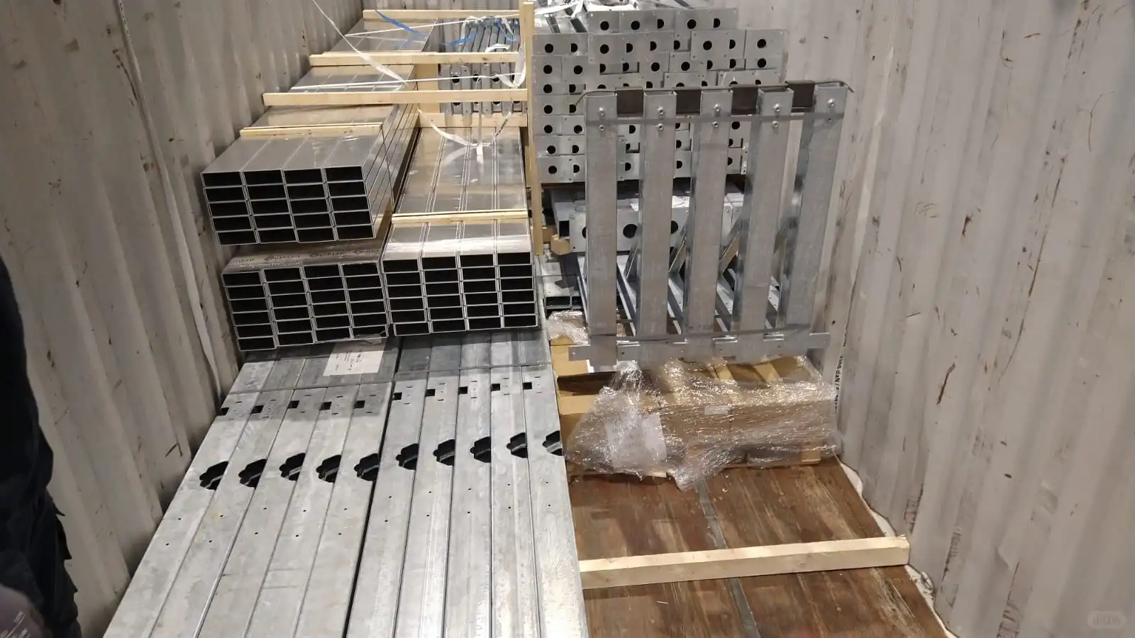 荷兰进口温室项目资材 装柜图 开顶箱