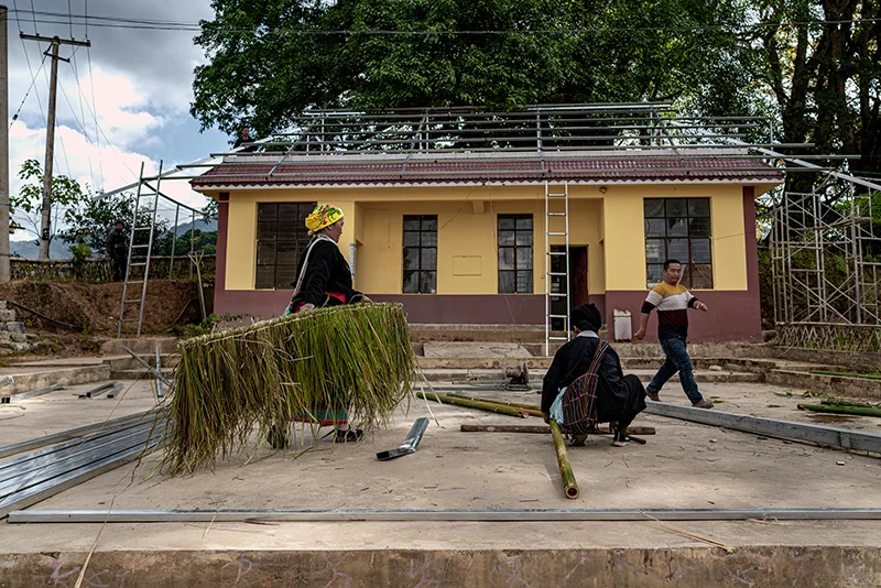 56个民族之佤族——齐心协力盖大房