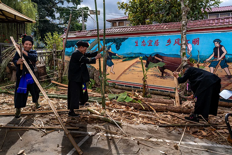 56个民族之佤族——齐心协力盖大房
