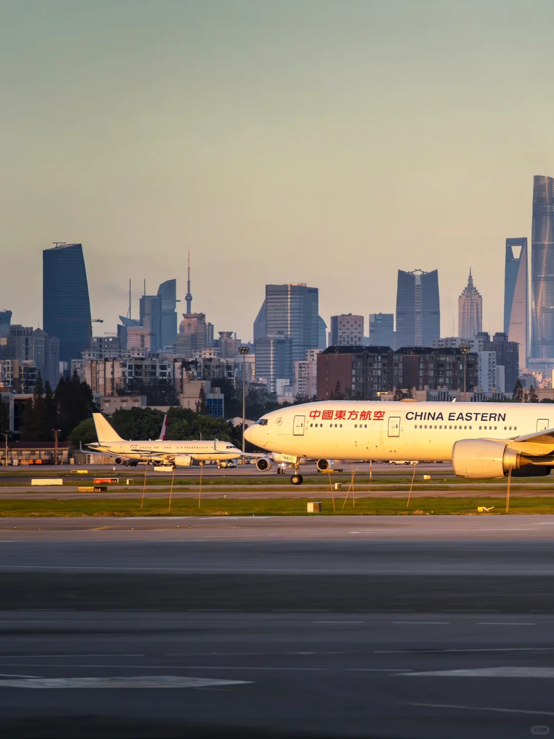 最大双发宽体客机与中国最高楼的合影✈️