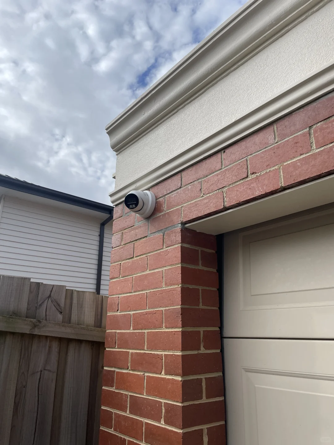 新项目完工,智能声光报警摄像头包安装