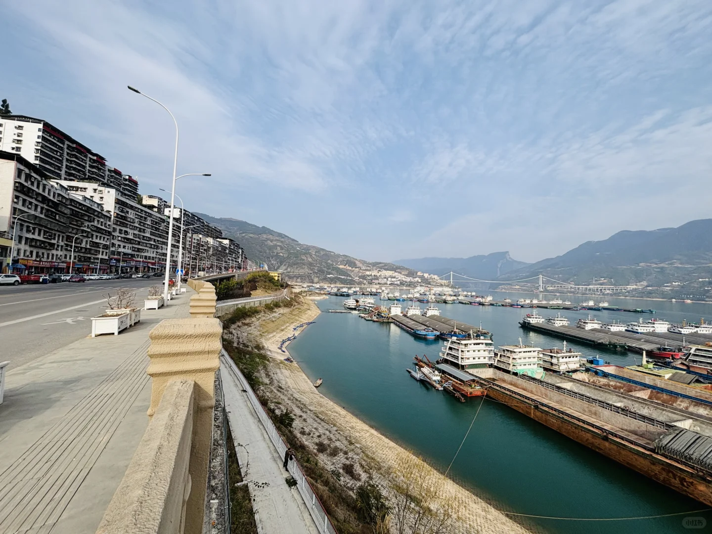 百舸争流 逸兴遄飞 奉节货轮锚地