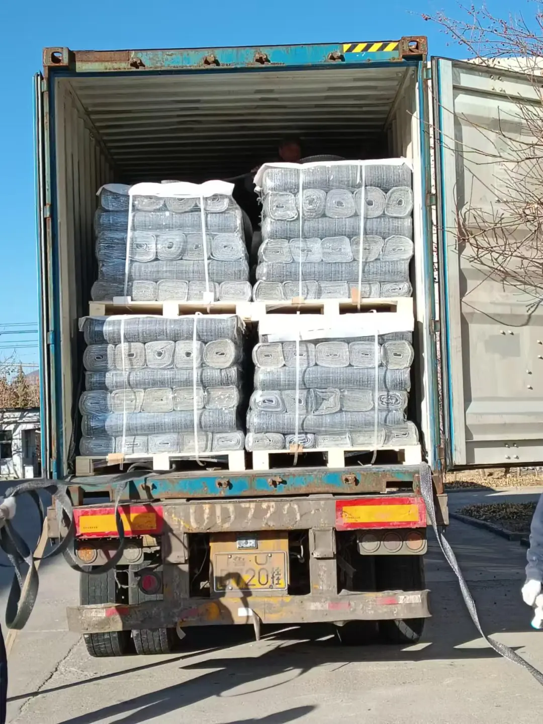 装箱发货-出口订单-专业的土工材料厂家