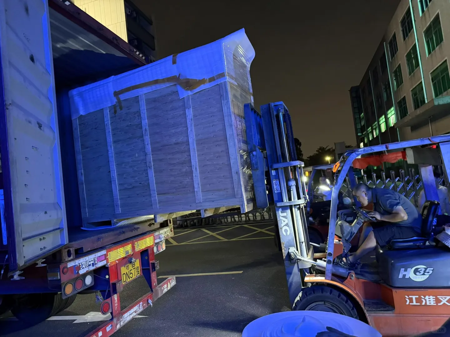 我们只是建材的搬运工