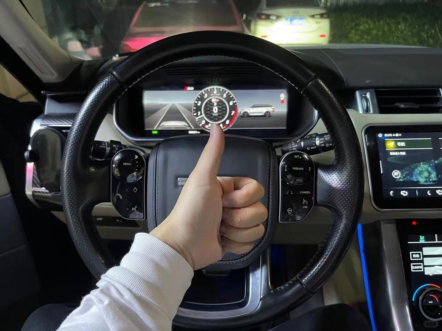 路虎揽胜新款液晶仪表