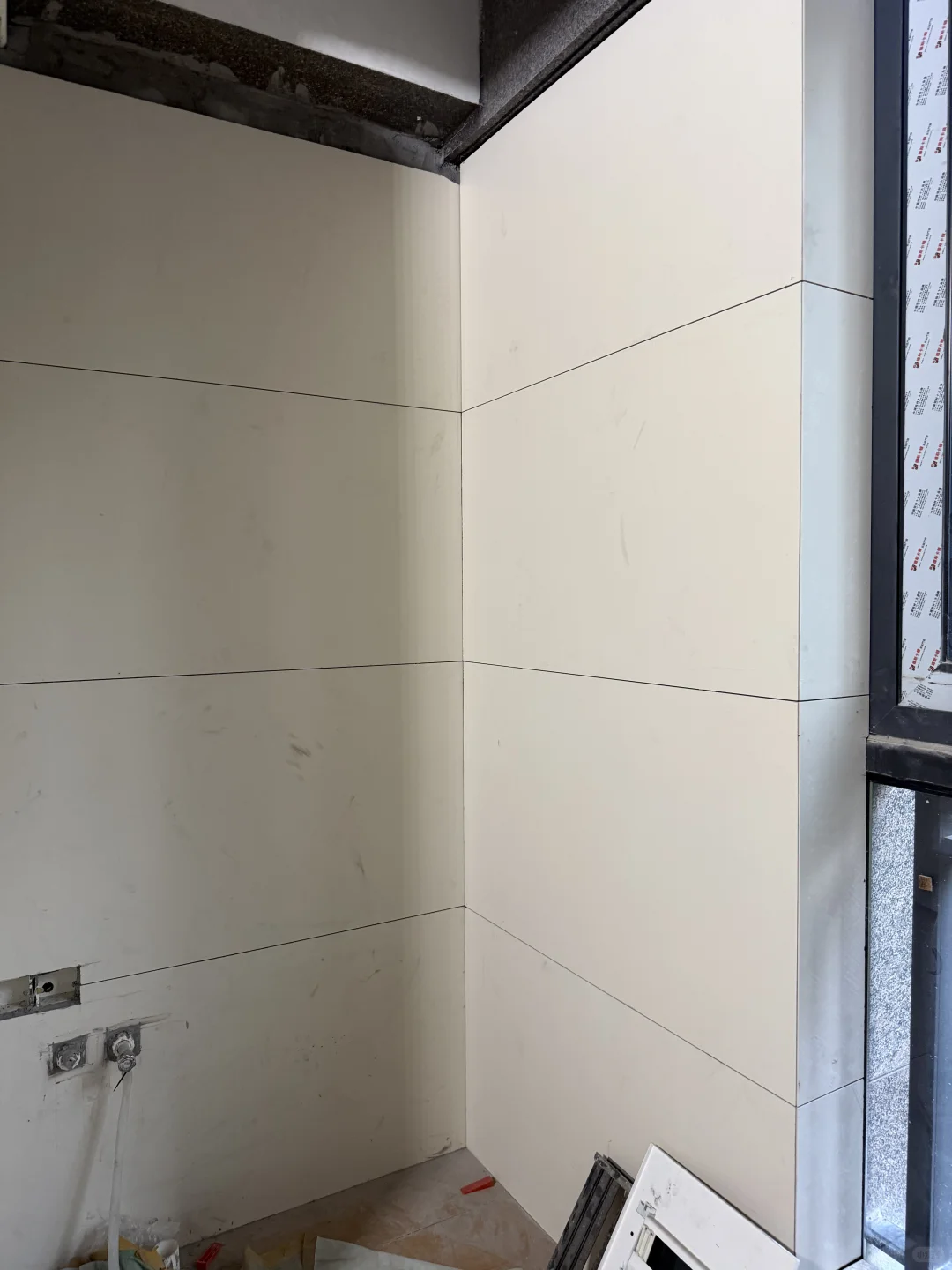 这组「复古花砖+柔纹墙砖」把氛围感焊在墙上