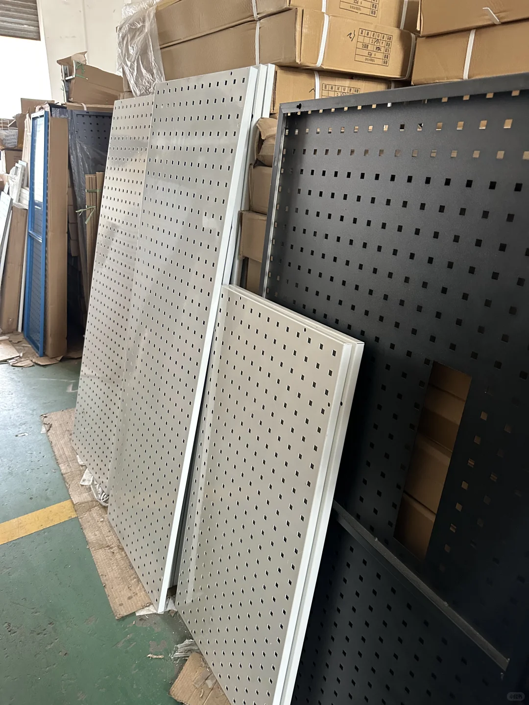 去工厂终于买到了质量好的洞洞板