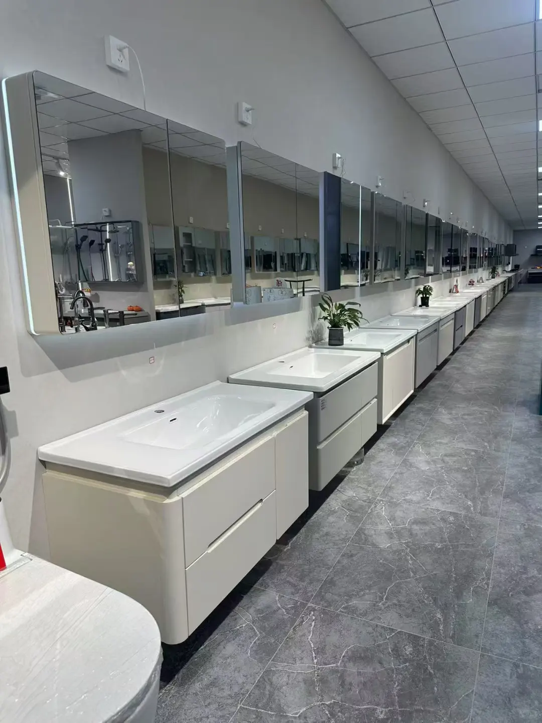 嘿，这里有一家超棒的卫浴折扣仓店