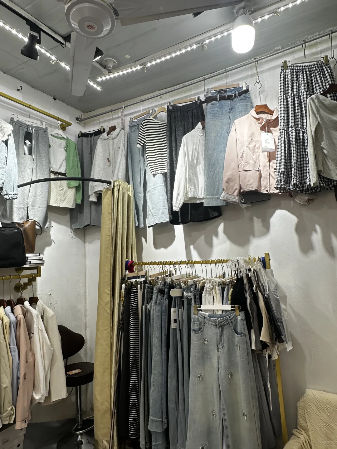 店里满满登登 一天营业额110 想撞墙了