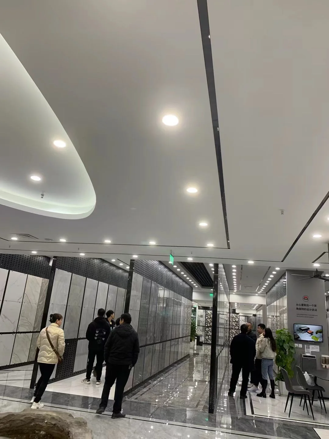 周末来我们瓷砖展厅逛一逛吧