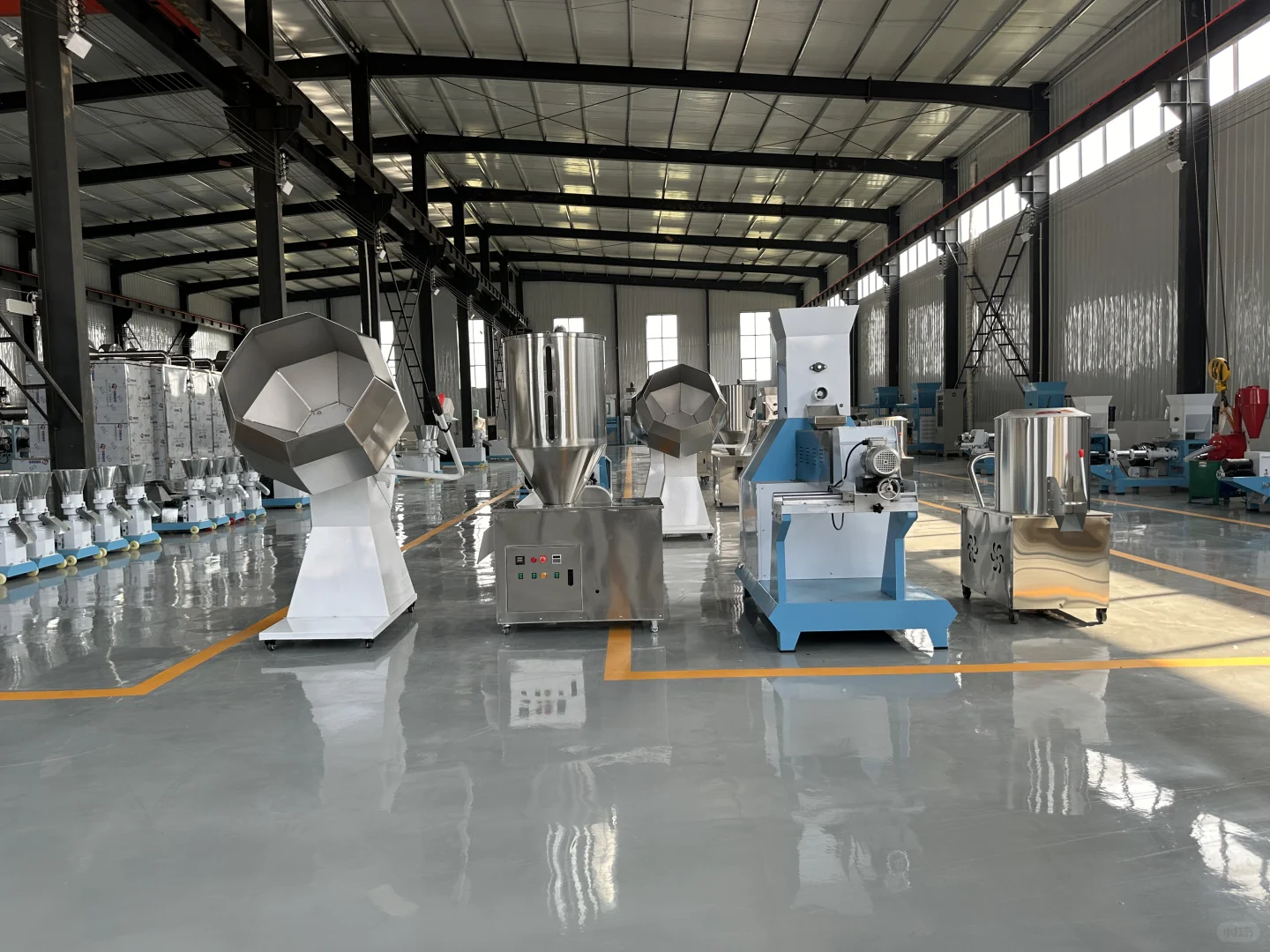 养殖户必备！小型饲料膨化机组！