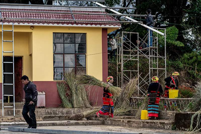 56个民族之佤族——齐心协力盖大房