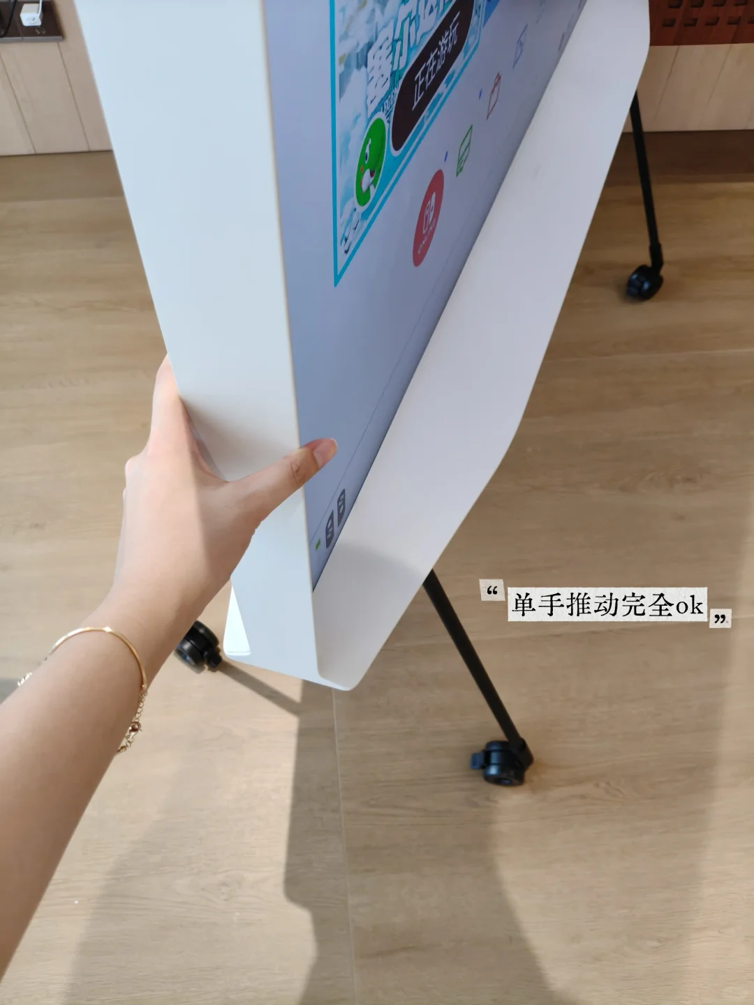 新家快递1/100|移动电视是客厅的灵魂!