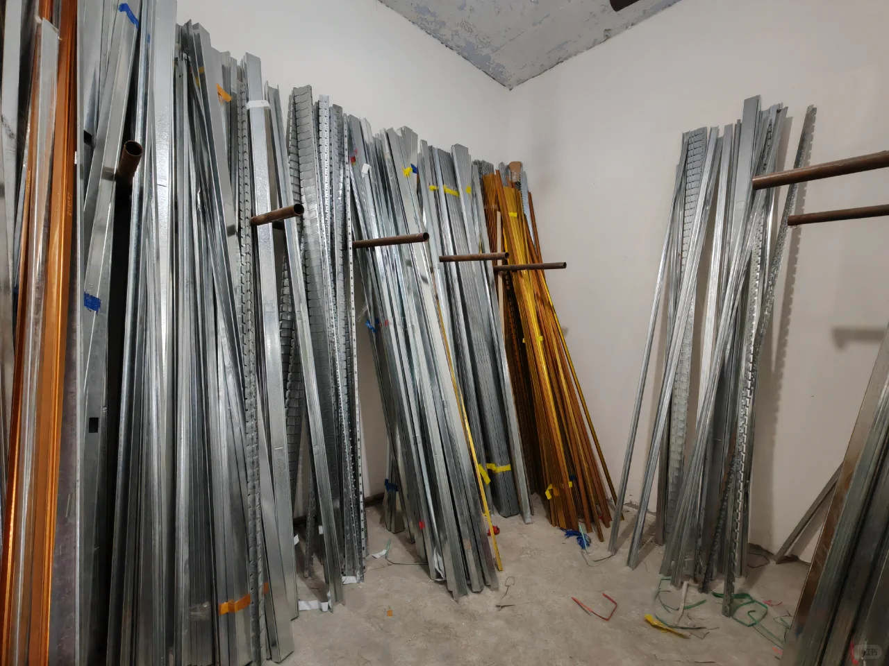 XSY多个大型小区，多年五金建材店低价转让