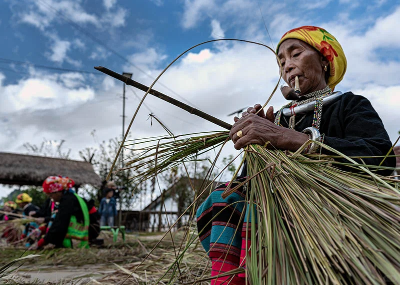 56个民族之佤族——齐心协力盖大房