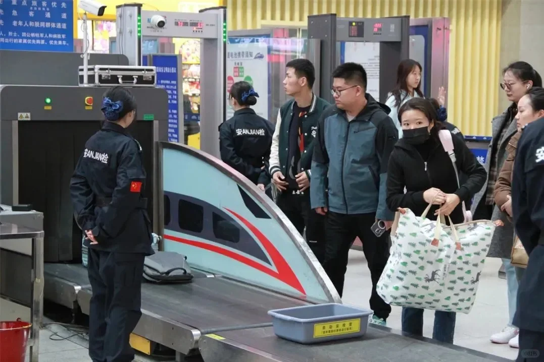 安检仪视角！行李箱里带了啥