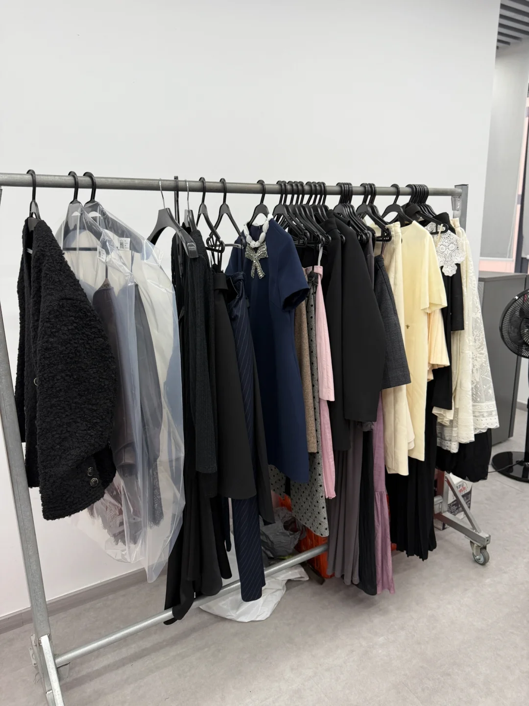 家里有个一百多人的服装厂没订单怎么办?