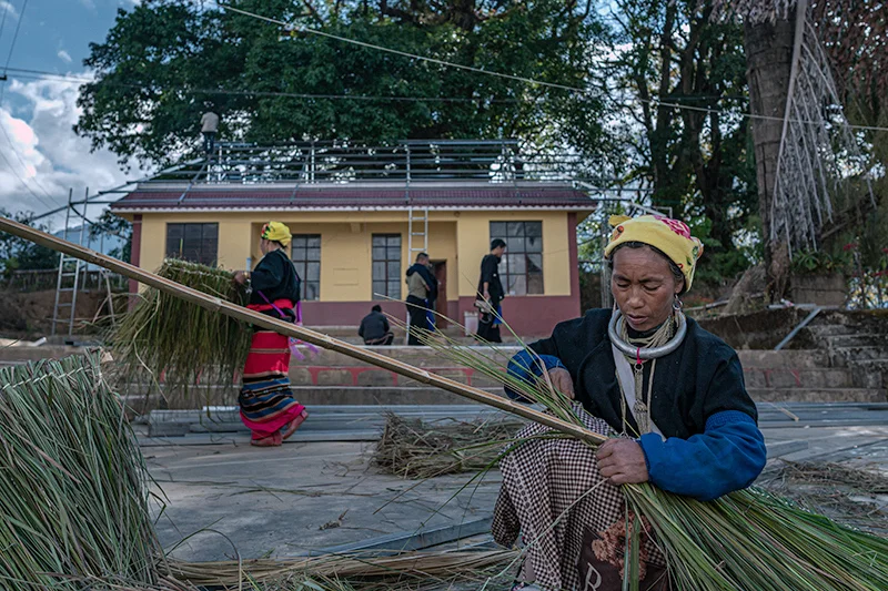 56个民族之佤族——齐心协力盖大房