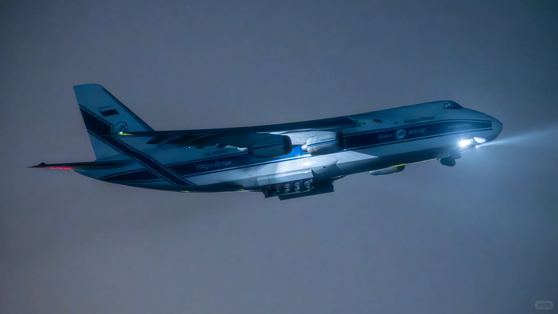 安124造访天津滨海国际机场