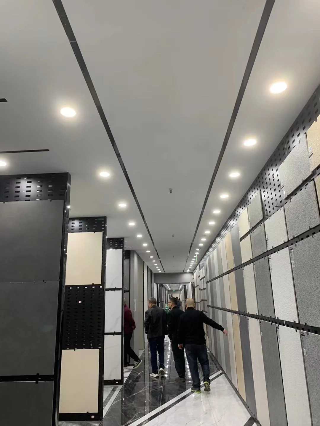 周末来我们瓷砖展厅逛一逛吧