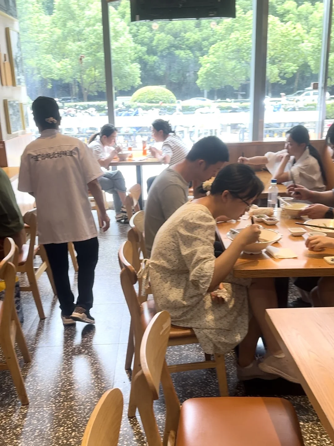 逆向思维的人? 开面馆有多赚?