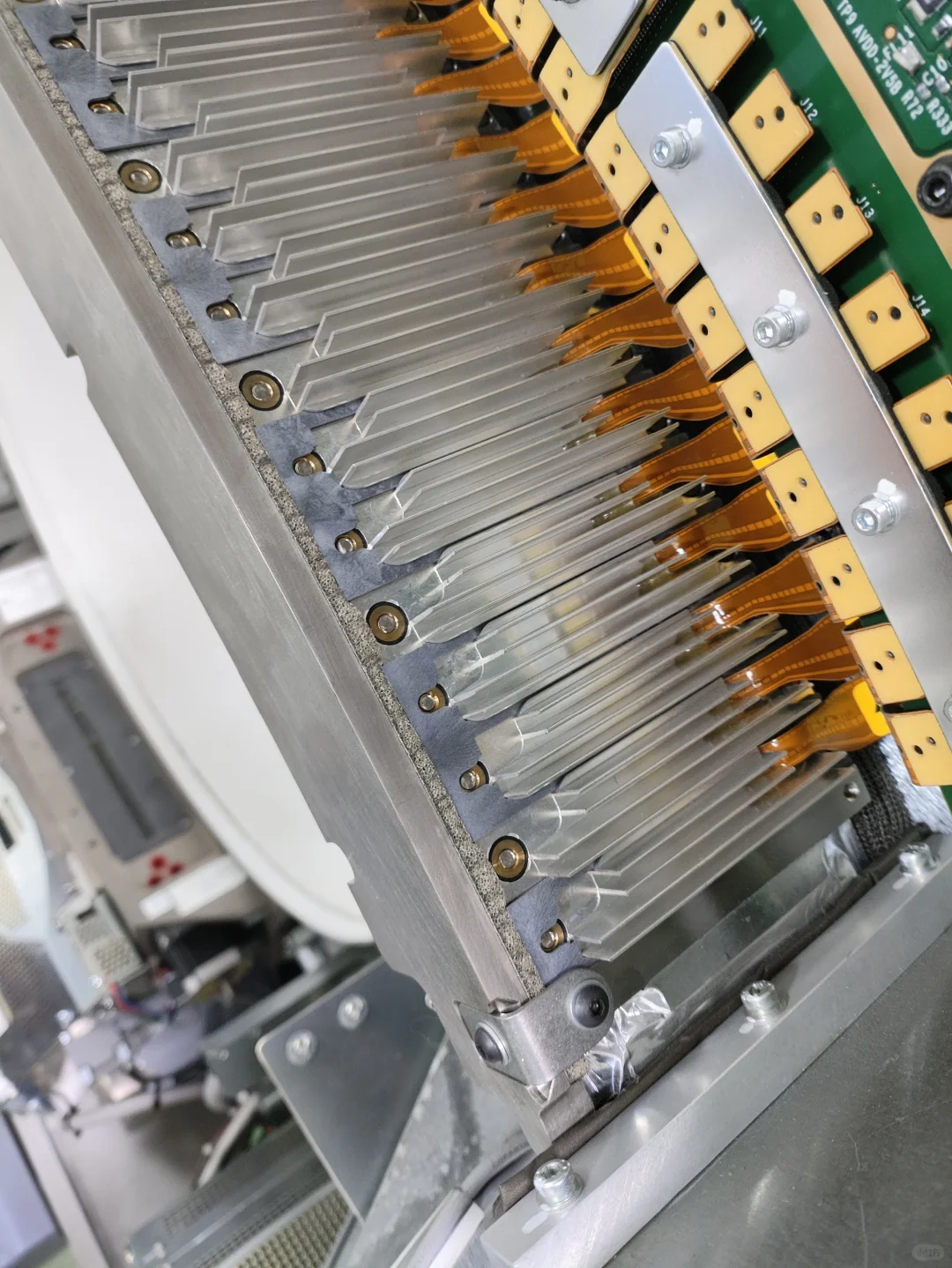 没有外壳的CT 设备成像有伪影