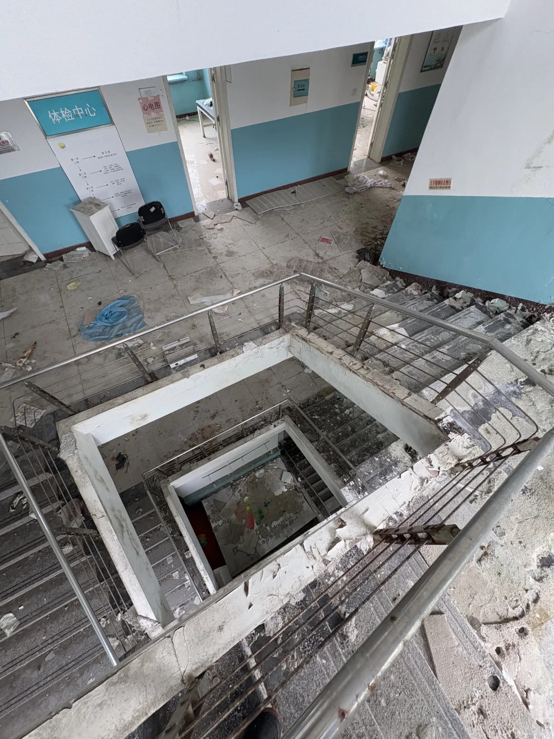 废弃医院里 最恐怖的竟然是。。。