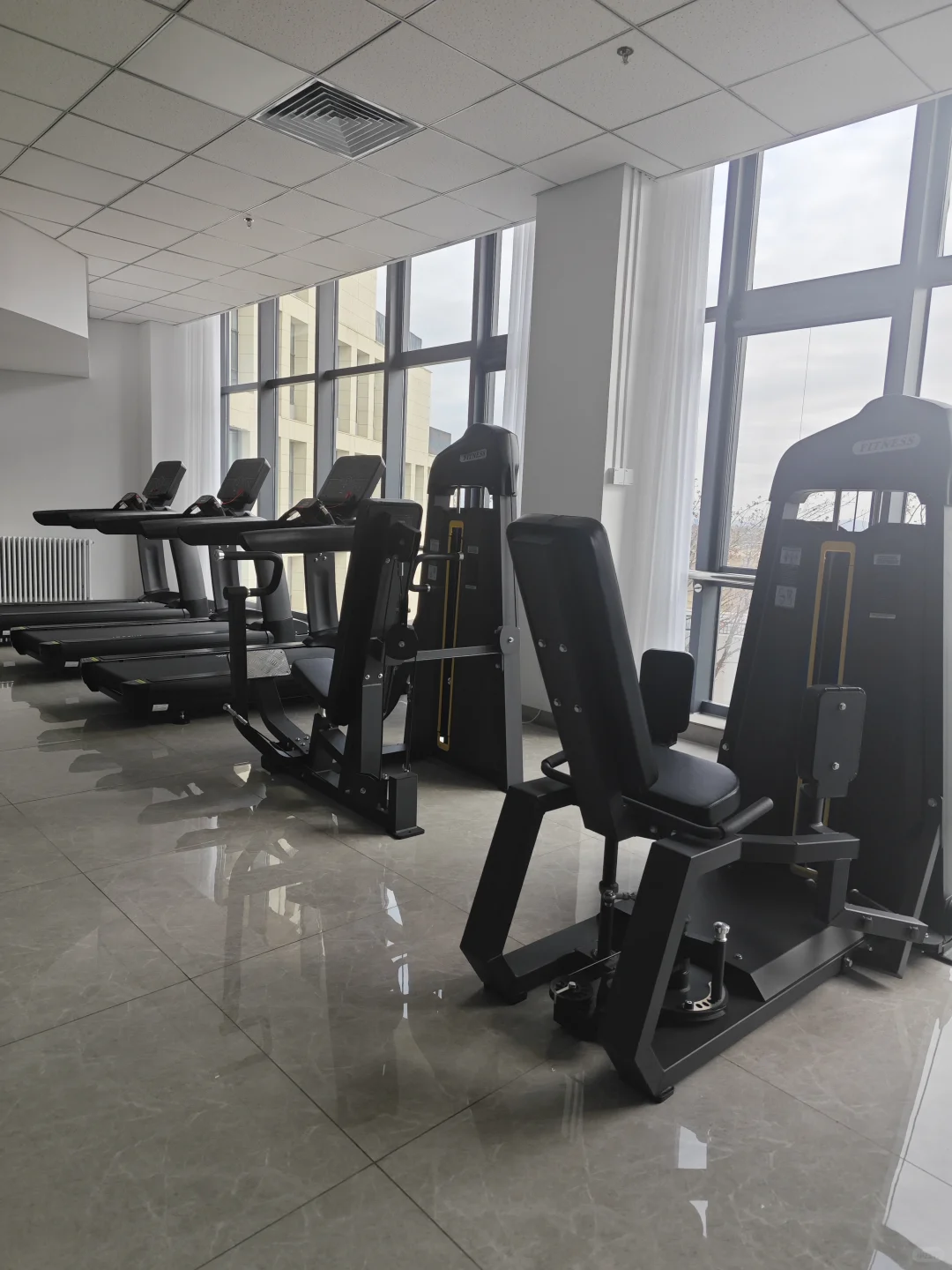 救命！我们农业公司竟然配了健身房！