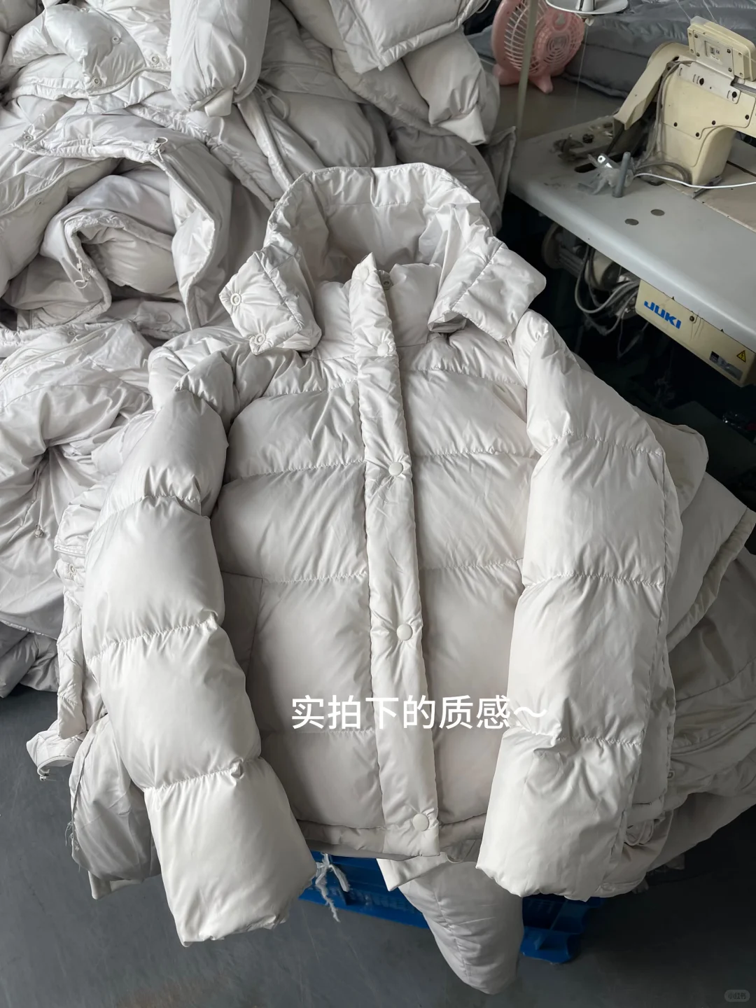 姐妹萌！露系羽绒服工厂实拍live图！快来康康