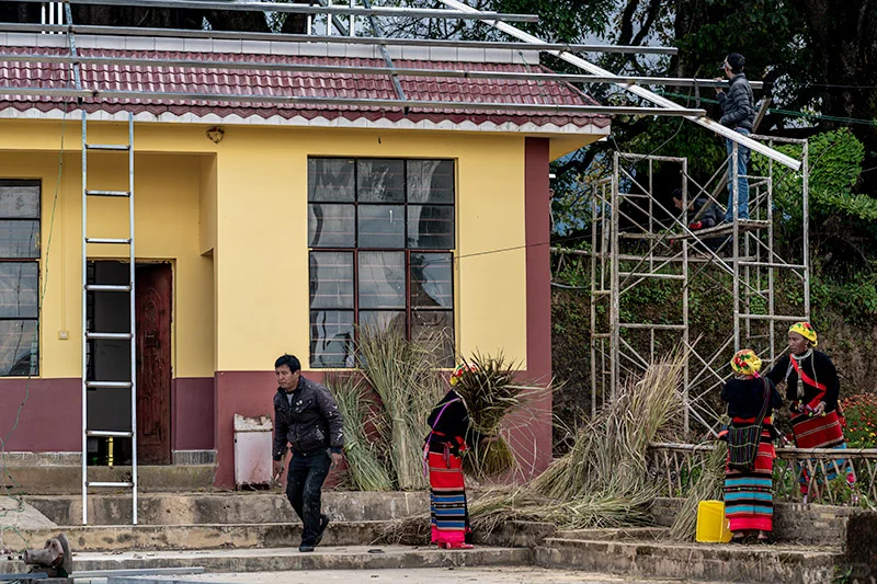 56个民族之佤族——齐心协力盖大房