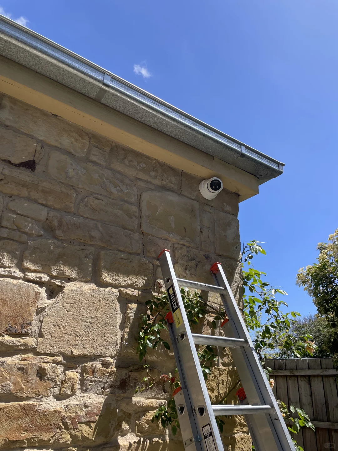 智能监控搭配室内报警器无死角的安防措施