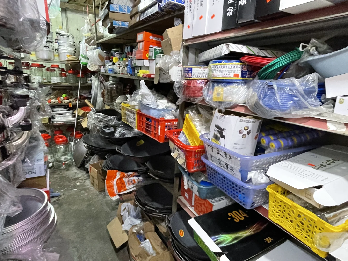 英德乡镇里的一家百货店?