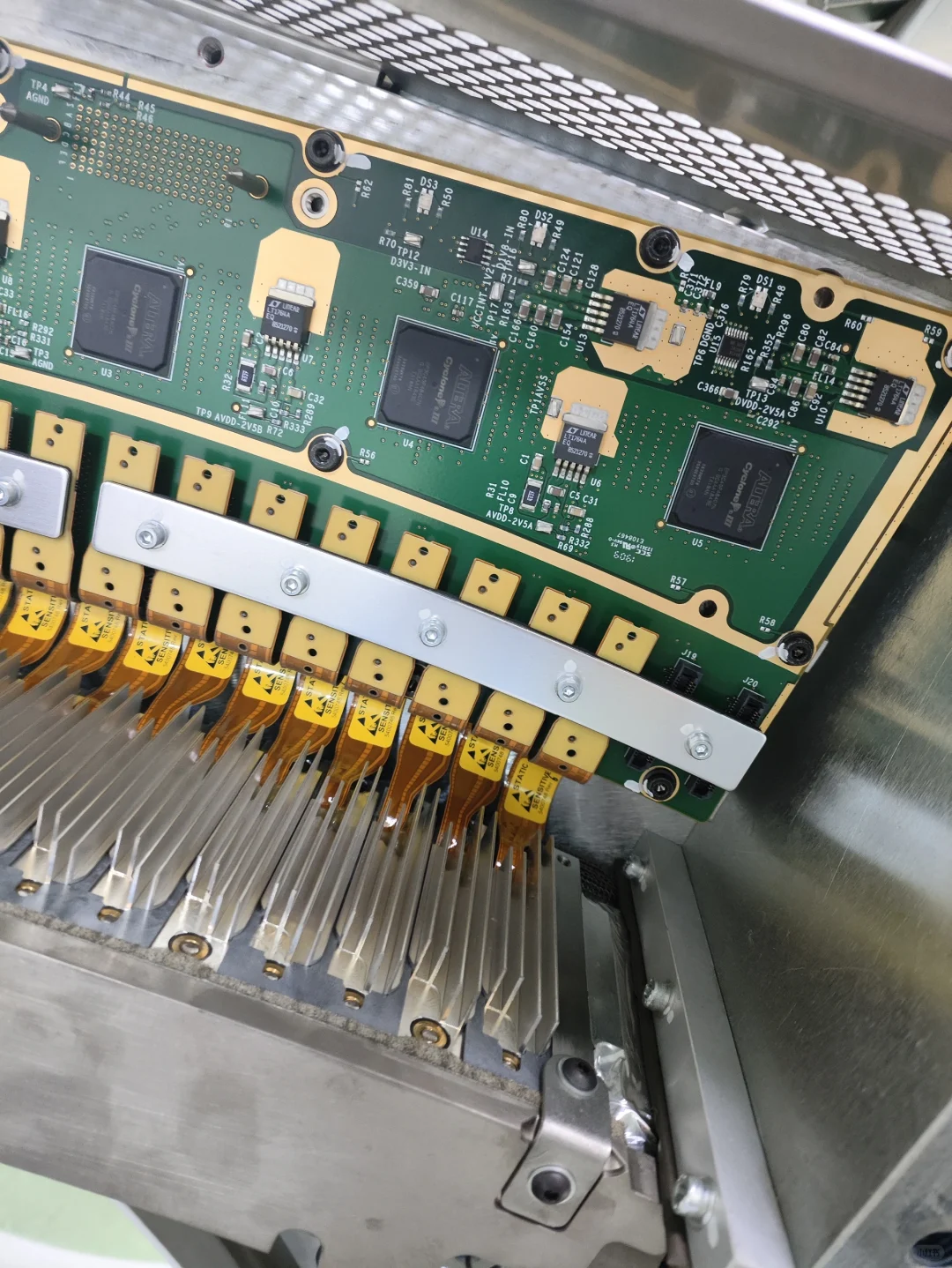 没有外壳的CT 设备成像有伪影