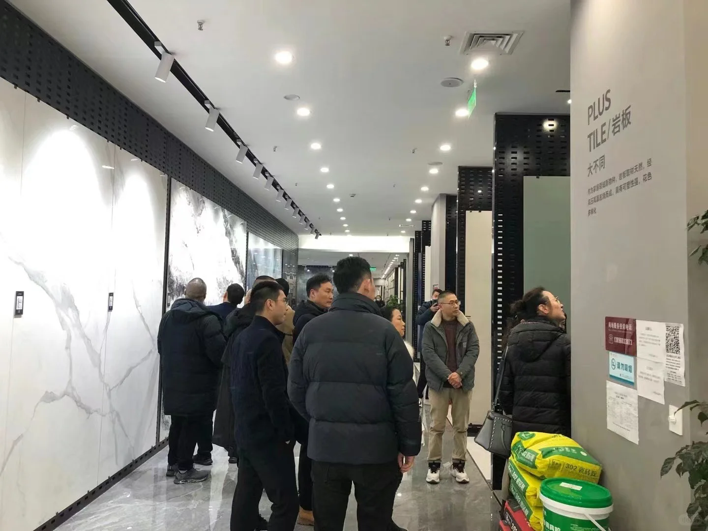 周末来我们瓷砖展厅逛一逛吧