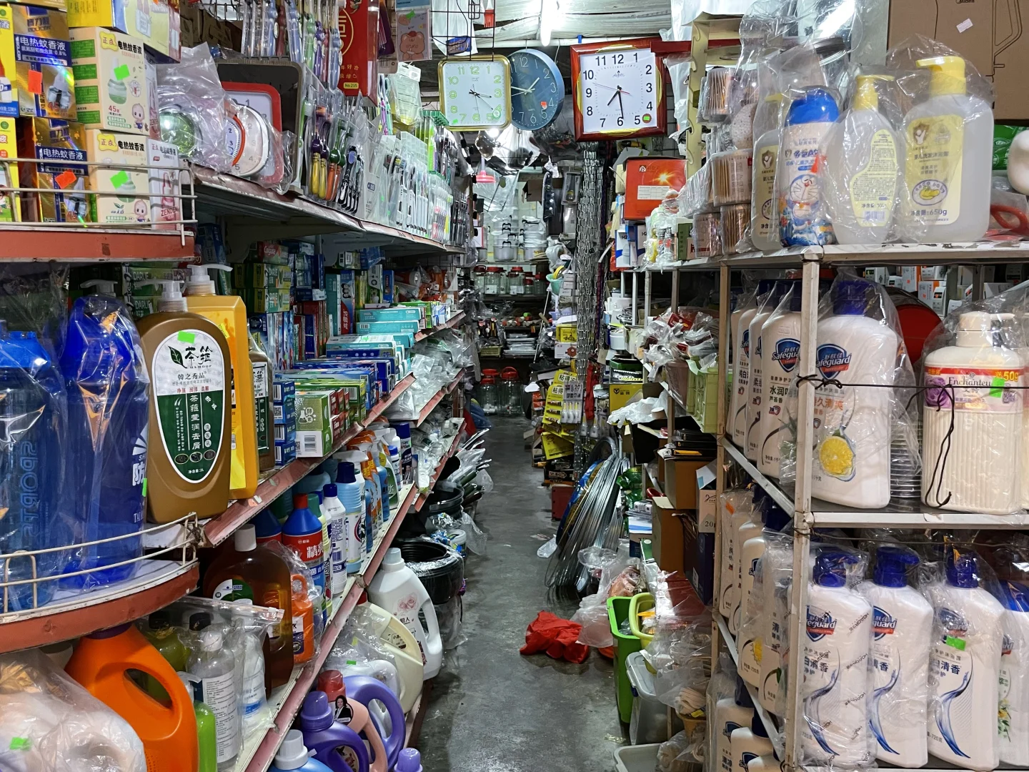 英德乡镇里的一家百货店?