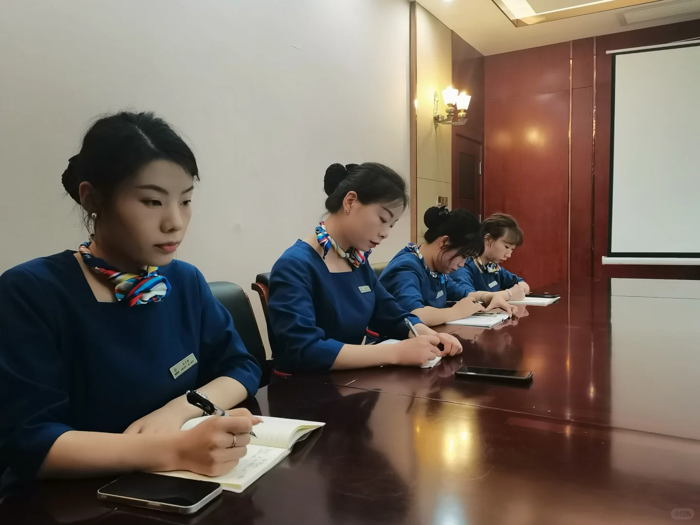 酒店前台会前日常仪容仪表检查