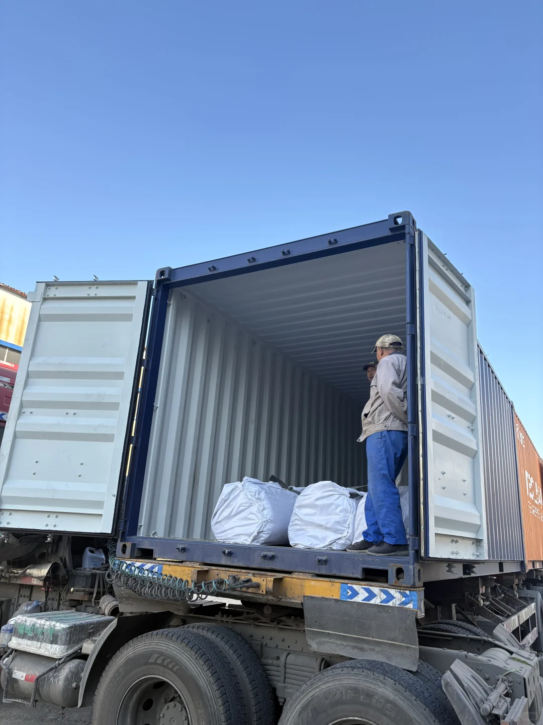 装箱发货-出口订单-专业的土工材料厂家