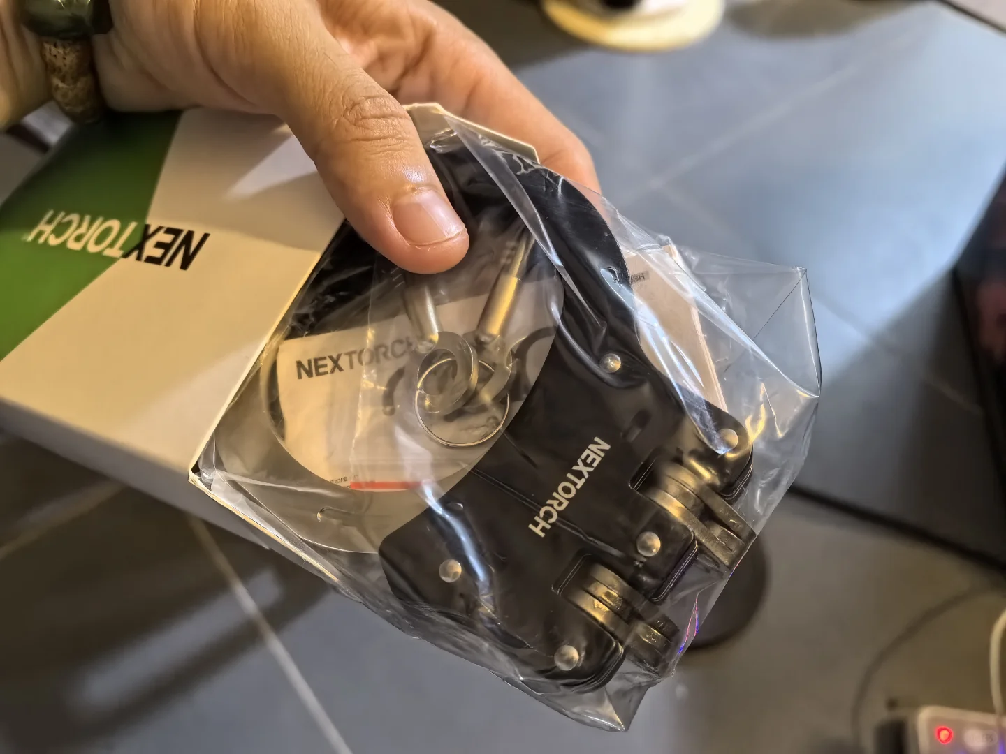 我觉得纳丽德的双链板铐是最好用的