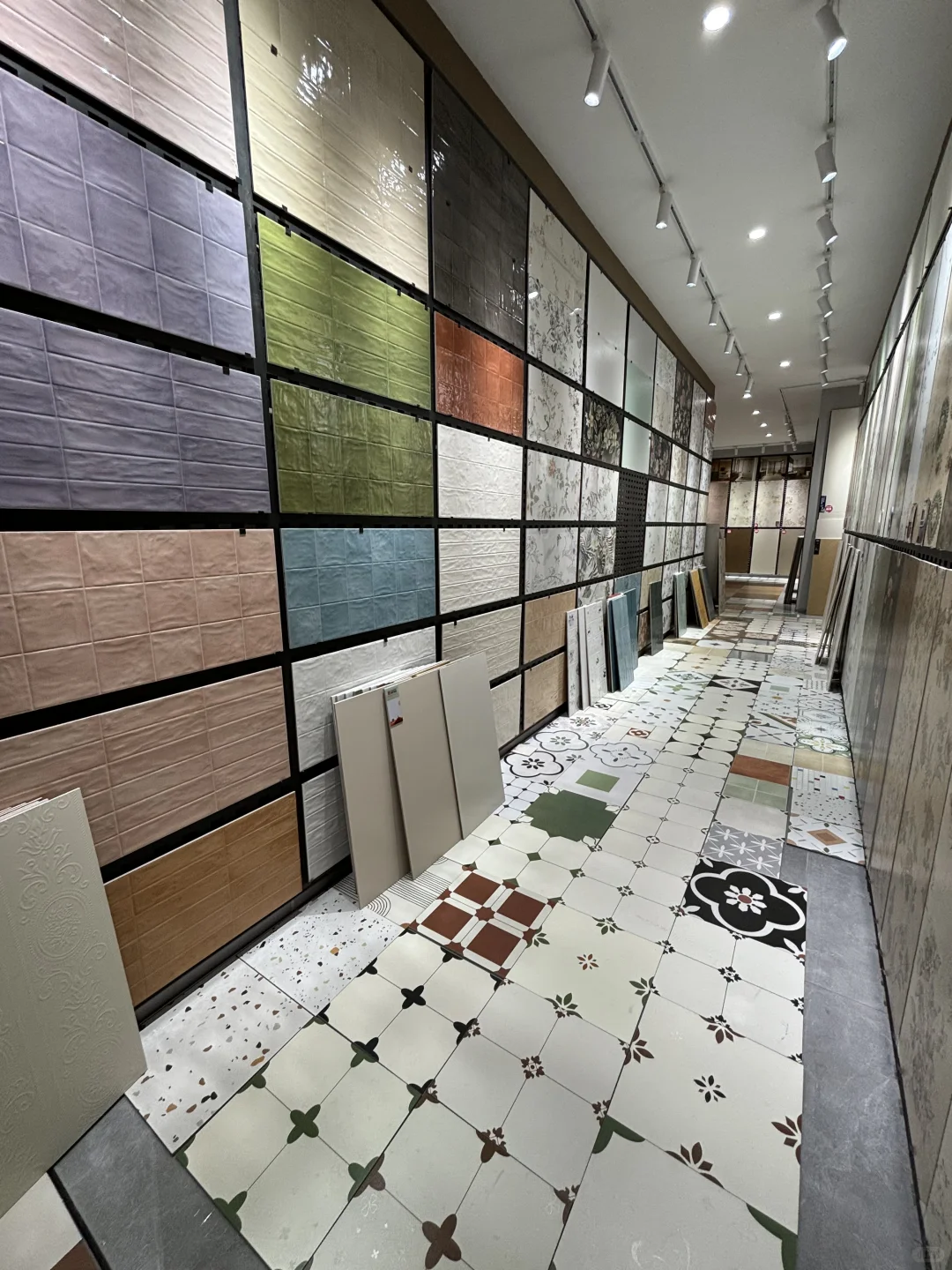 大学生周末勇闯建材城｜中古风瓷砖选购记