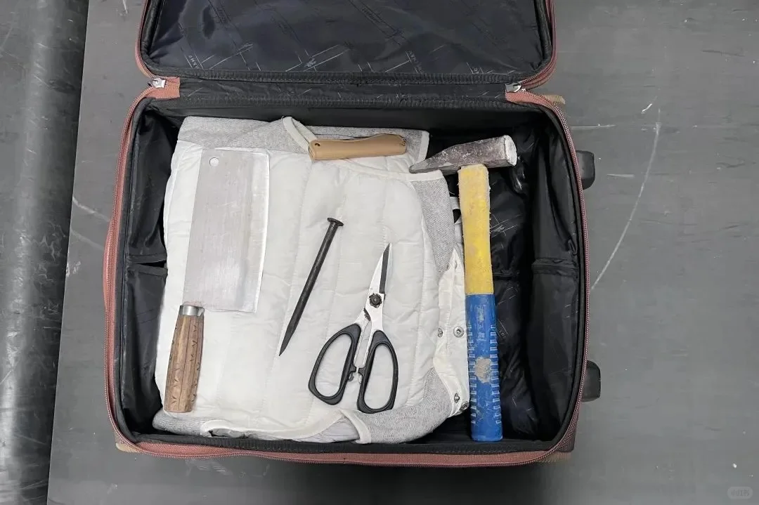 安检仪视角！行李箱里带了啥