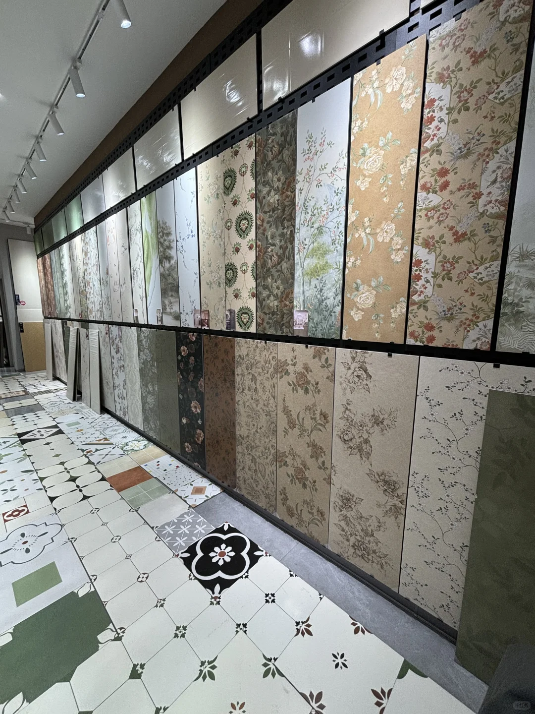 大学生周末勇闯建材城｜中古风瓷砖选购记