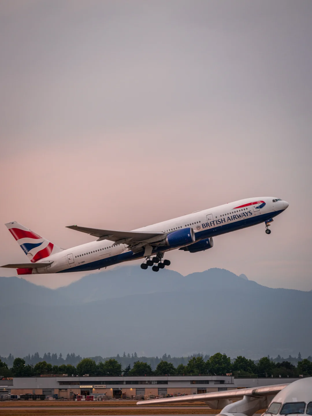 温哥华机场，有一个“官方看飞机平台”