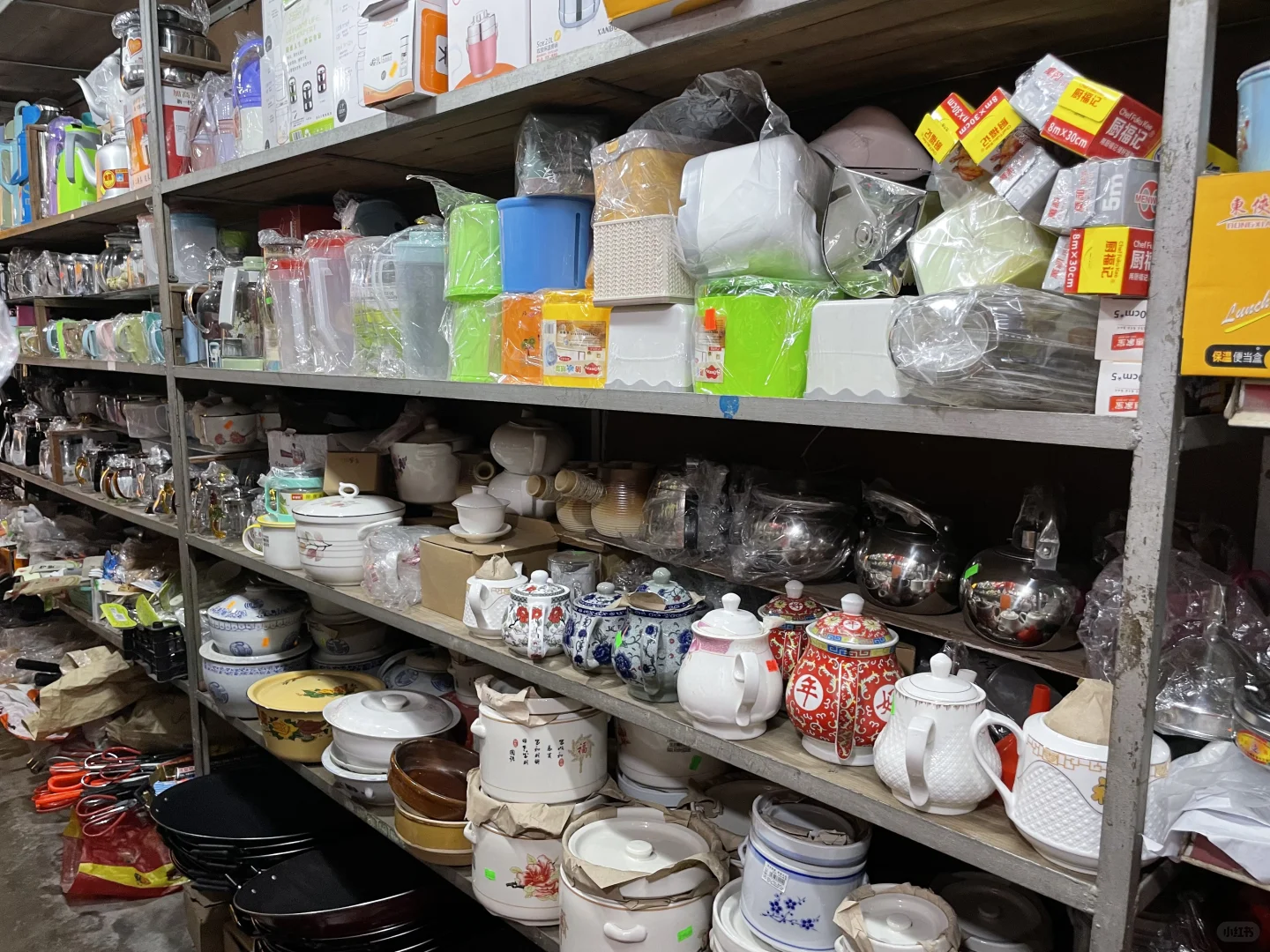 英德乡镇里的一家百货店?