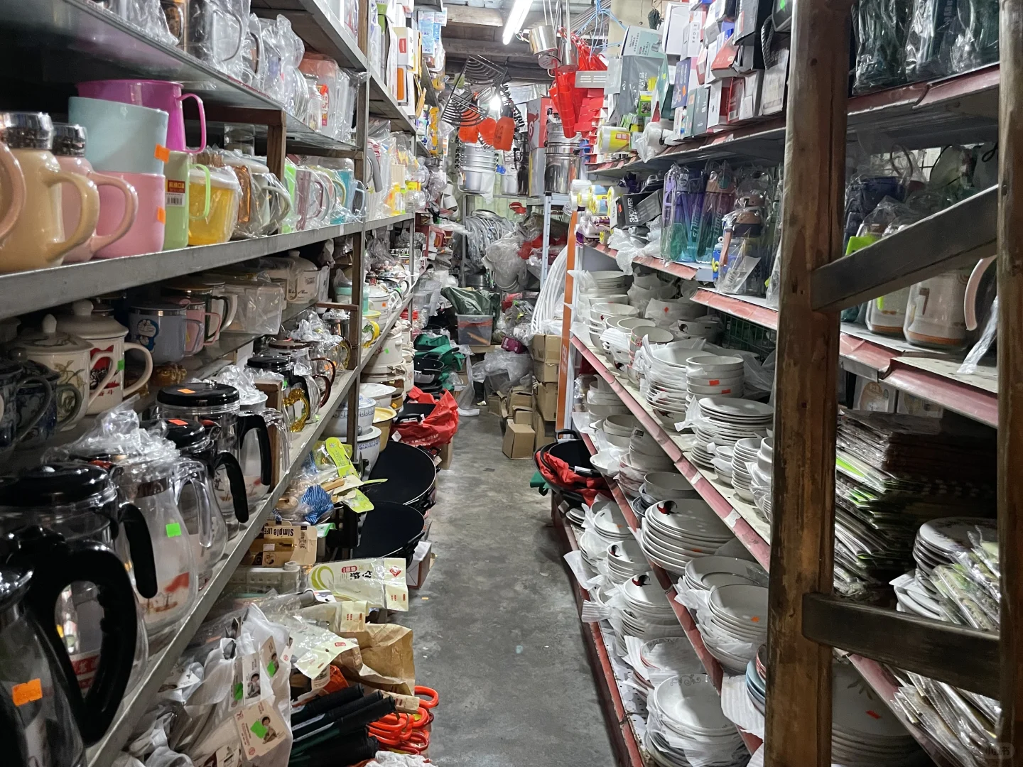 英德乡镇里的一家百货店?