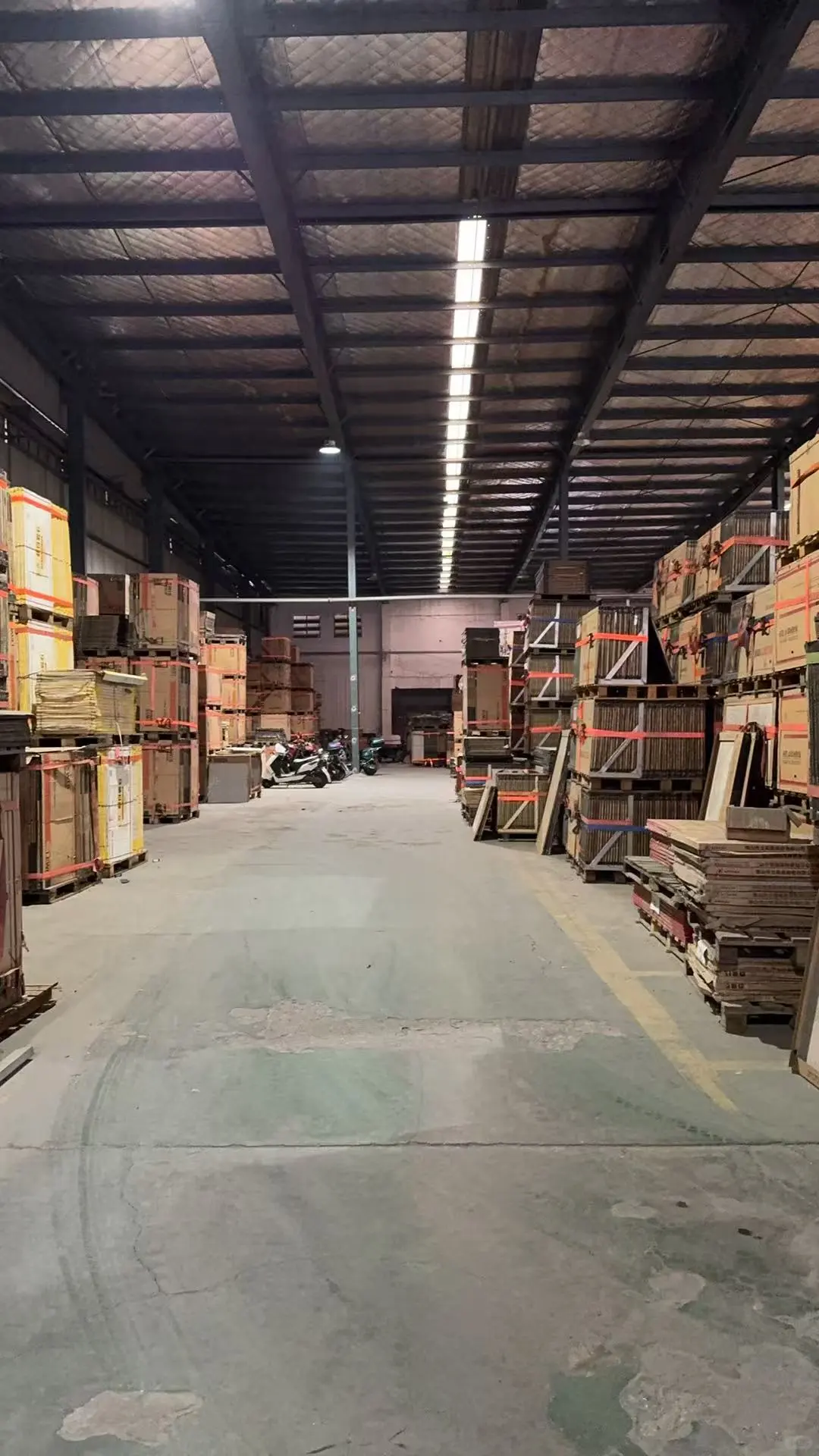 大型瓷砖仓库批发