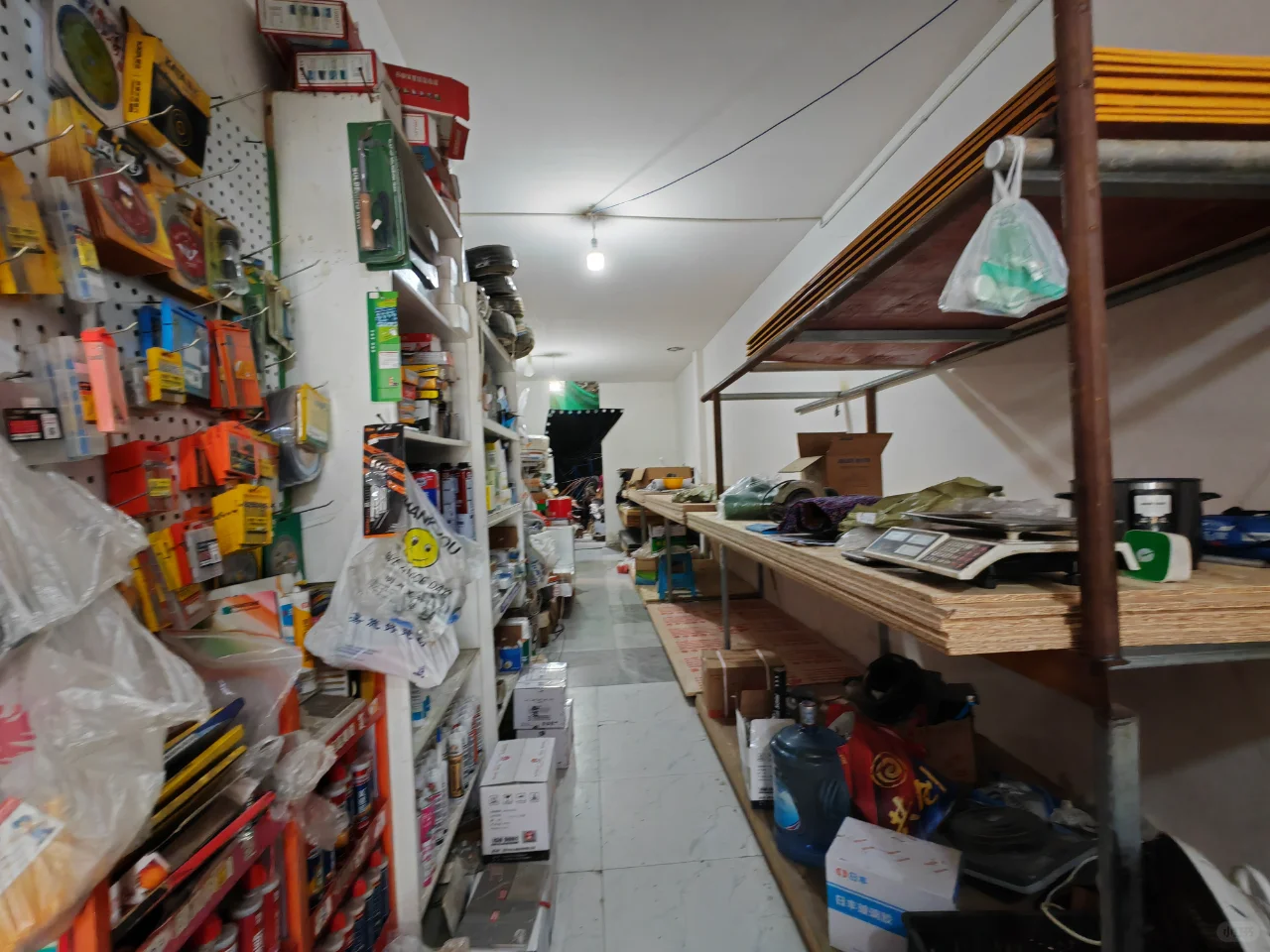 XSY多个大型小区，多年五金建材店低价转让